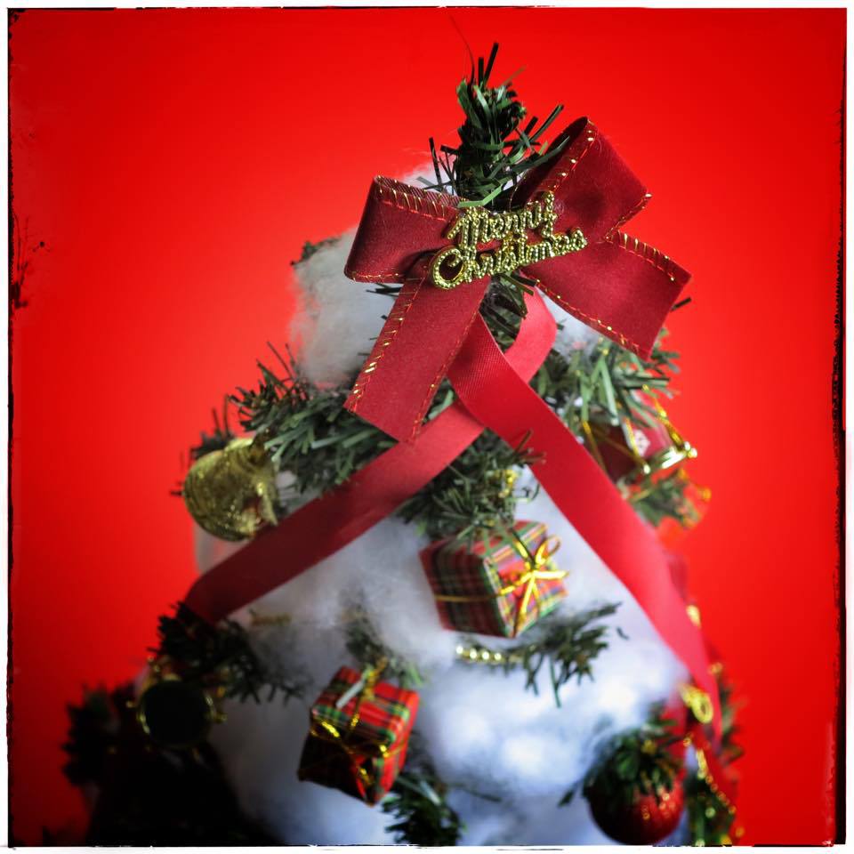 自宅のクリスマスツリーを飾りました！UPPER SECRETのお店でも毎年大きなツリーが飾られますね。