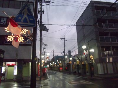 早朝の石山商店街にて。