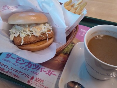 サーモンカツバーガーに…♪