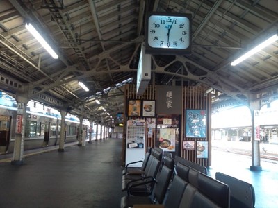 あさぼらけの京都駅。