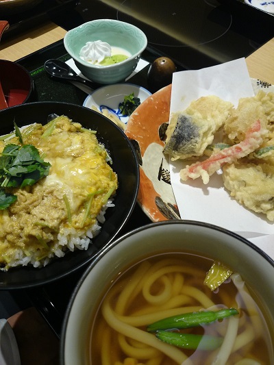 美々卯にて牡蠣の天ぷらのうどんを食す！＠あべの