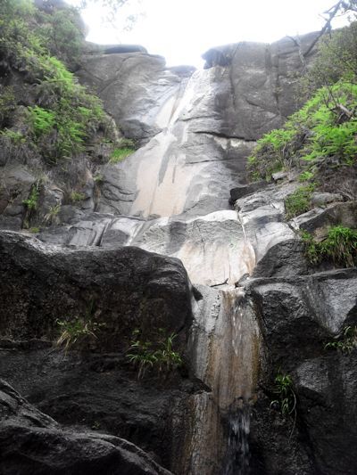 小雨降る天狗岩（落ヶ滝～狛坂磨崖仏）に行ってきました！