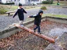 水路にかかった橋