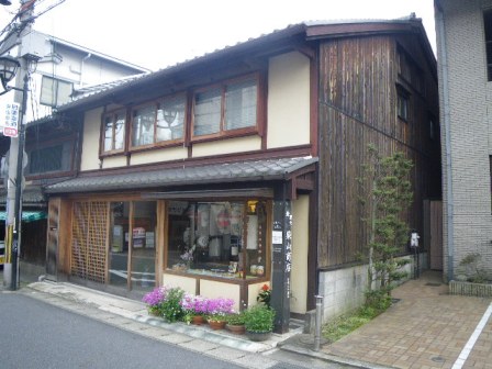 大津市の東海道沿いの風景